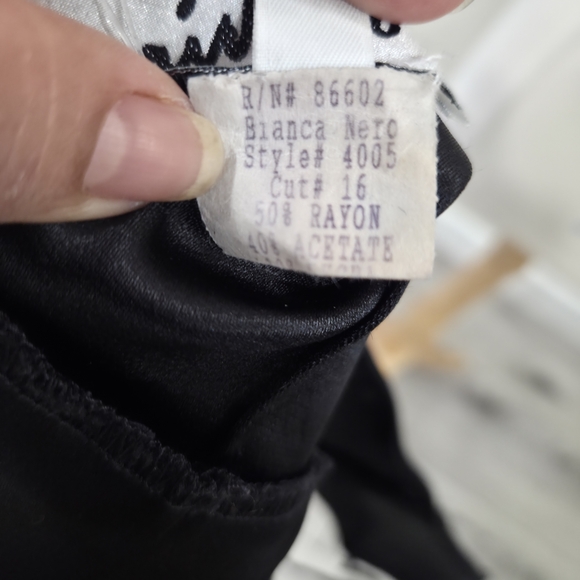 Chic Black Crop Top - Picture 7 of 9